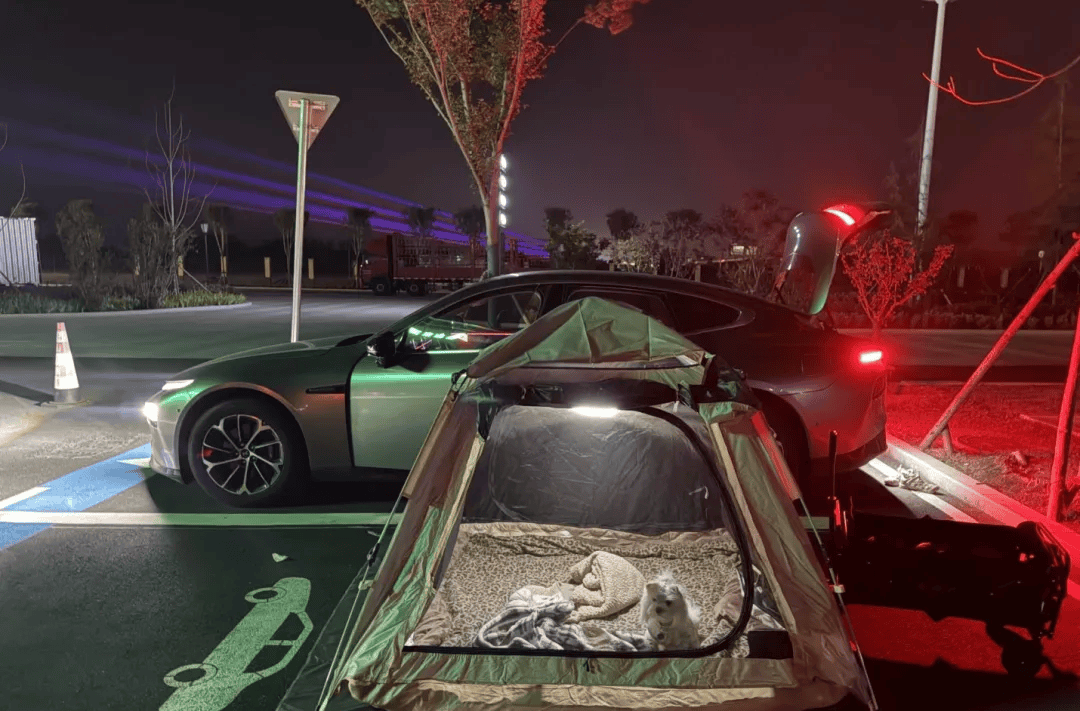 国庆期间年轻人旅行掀起“帐篷过夜”热潮pg电子免费试玩模拟器不住酒店住帐篷！(图3)